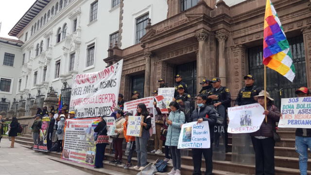 Ciudadanos exigen liberación de comuneros acusados por desmanes. Foto: Luis Álvarez / URPI-LR