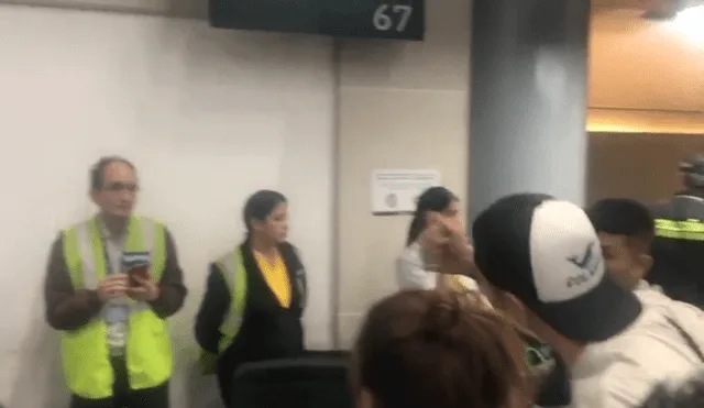 Decenas de pasajeros se quedaron varados en el aeropuerto El Dorado, en Colombia. VIDEO: Twitter