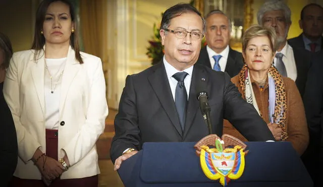 Gustavo Petro anunció en mensaje a la nación la destitución de tres ministros. Foto: composición LR/EFE