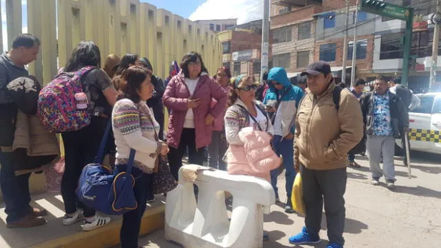 Pasajeros varados en Cusco. Foto: Luis Álvarez/ URPI-LR