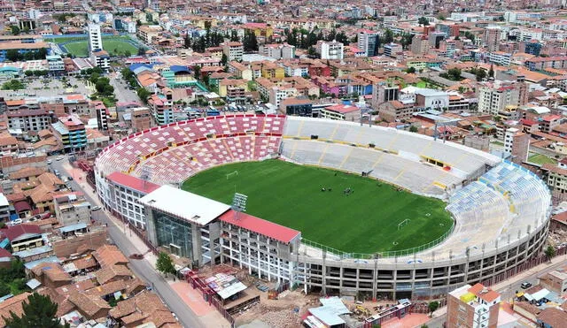 Estadio. Recinto fue cedido a manifestantes como hospedaje. Foto: La República