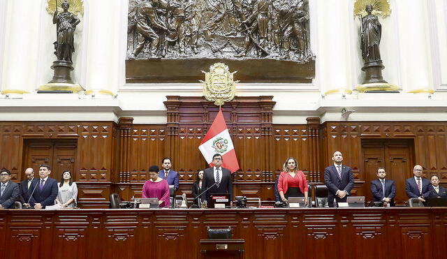 José Cevasco indicó que, tras presentar su carta de renuncia, recibió la confianza de José Williams en medio del escándalo por gastos excesivos. Foto: Congreso