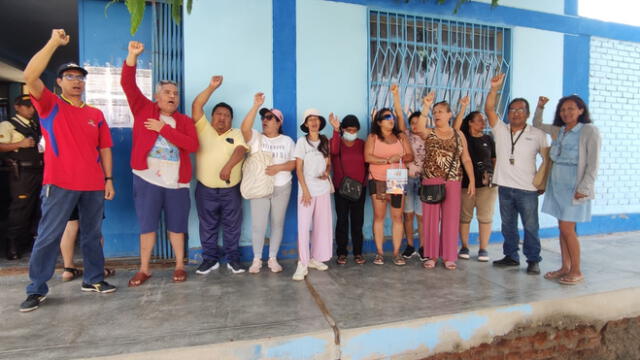 Vecinos reclamaron por el deficiente servicio que presta empresa Epsel. Foto: La República
