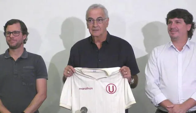 Jorge Fossati tiene contrato hasta fines del 2024. Foto: captura/YouTube Universitario