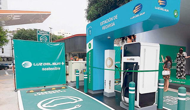 Electromovilidad. Luz del Sur inauguró su primera estación de recarga gratuita en Miraflores para autos a motor eléctrico. Foto: difusión