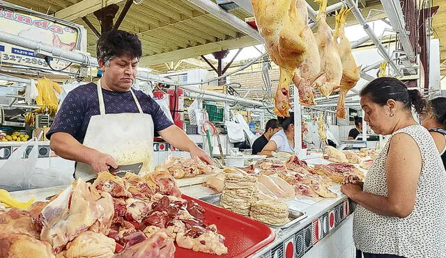 Impacto. Incremento del precio del pollo se observa en los mercados de Lima y regiones. Foto: difusión