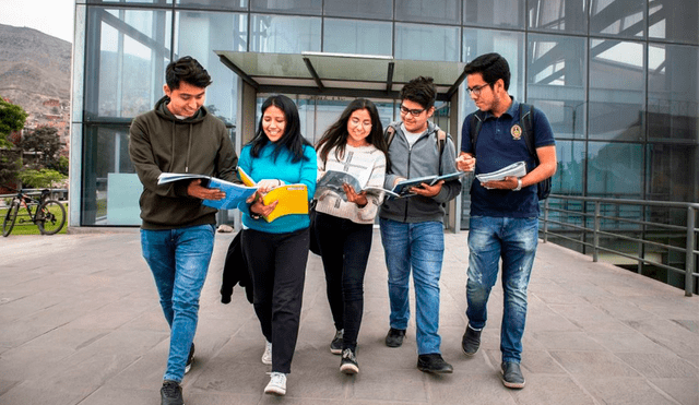 Las instituciones ofrecen culminar la carrera de Administración en un periodo de cinco años, durante diez ciclos. Foto: Andina