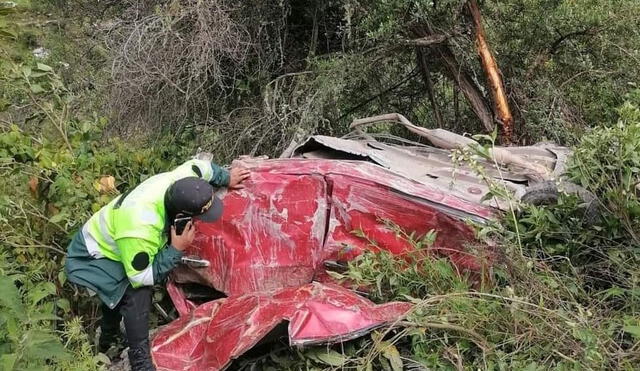 Destrozado. Auto Yaris quedó completamente destrozado. Foto: Difusión.