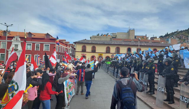 Empresarios se enfrentaron en plaza de Armas de Puno. Foto: Liubomir Fernández/URPI-LR