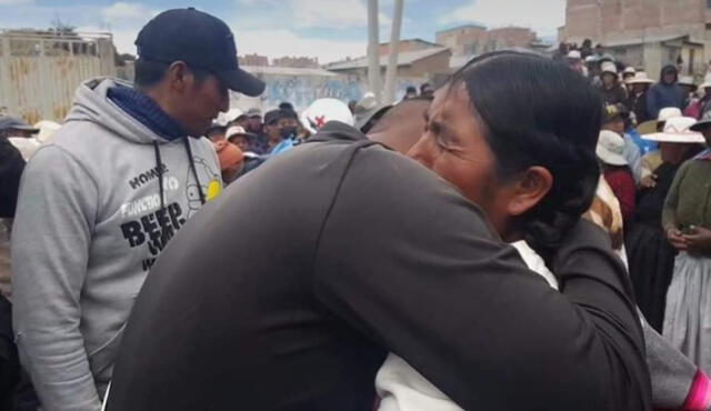 La madre rompió en llanto a ver a su hijo. Foto: captura Facebook La República / Liubomir Fernández URPI-LR