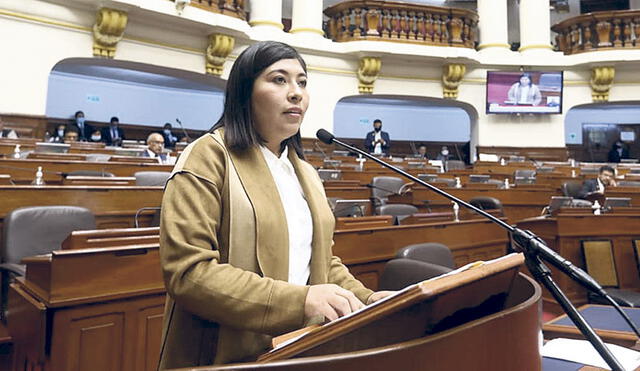 Betssy Chavez fue primera ministra de Pedro Castillo cuando este dio el golpe de Estado. Foto: Congreso