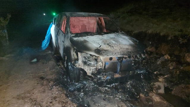 Ayacucho: pobladores destrozaron patrullero con piedras y luego lo incendiaron. Foto: PNP