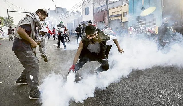 Cargo. Empieza la contradicción sobre control de protestas. Foto: Antonio Melgarejo/La República