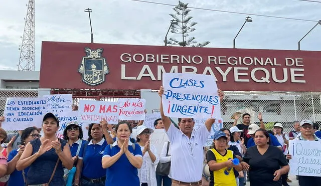 Comunidad de Mater Admirabilis realizó plantón frente a gobierno regional. Foto: La República