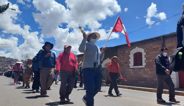 Ciudadanos marchan pidiendo justicia para los militares fallecidos en Ilave-Puno. Foto: Liubomir Fernández / URPI-LR