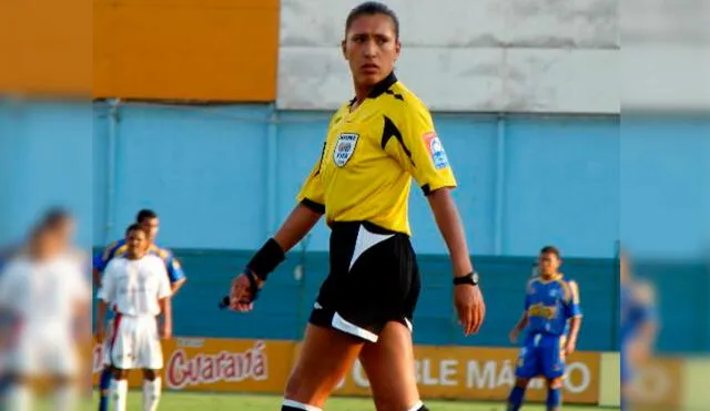 Silvia Reyes, la árbitra peruana que dirigió 5 mundiales de fútbol. Foto: Andina