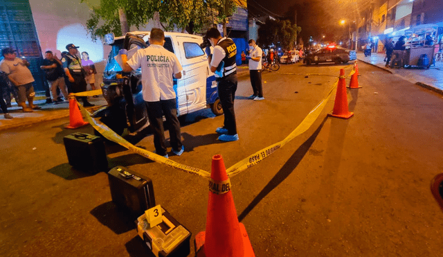 Las 2 personas que sobrevivieron fueron trasladadas al hospital Edgardo Rebagliati, del Seguro Social de Salud. Foto: Bárbara Mamaní/URPI-GLR - Video: Bárbara Mamaní/URPI-GLR