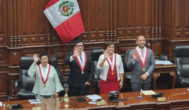 La bancada de Perú Libre presentó la moción de censura contra la Mesa Directiva del Congreso. Foto: composición Jazmin Ceras