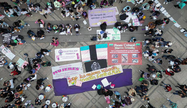 Pedidos. Mujeres exigen un trato igualitario. Ayer se concentraron en la Plaza España para marchar durante su día. Foto: Rodrigo Talavera/ LR