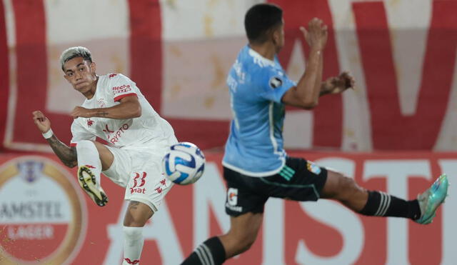 Huracán y Cristal jugaron en el estadio Tomás Adolfo Ducó. Foto: EFE