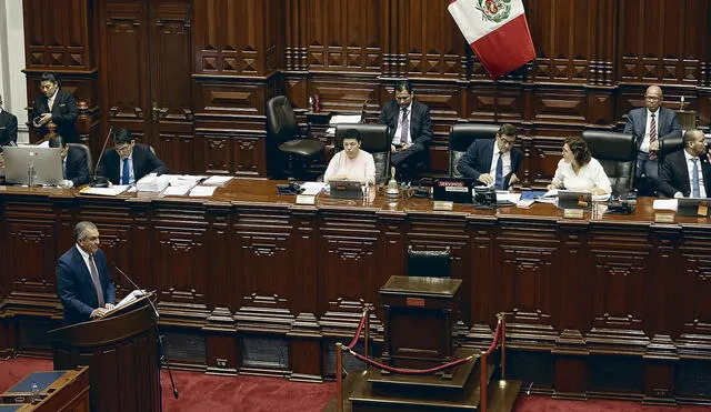 Pleno. Ministro del Interior, Vicente Romero, fue interpelado ayer en el Congreso sobre el actuar de la Policía en las manifestaciones y acerca de la incursión policial en la universidad de San Marcos. Foto: Antonio Melgarejo/La República