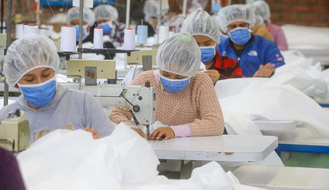 La industria peruana ha producido más de 200 mil prendas por empresarios, no obstante, también ingresaron casi 300 unidades importadas. Foto difusión