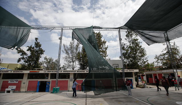Pendientes. Colegios tienen problemas en su infraestructura, pese a ello iniciarán este lunes el año escolar en Arequipa. Foto: Rodrigo Talavera/La República.
