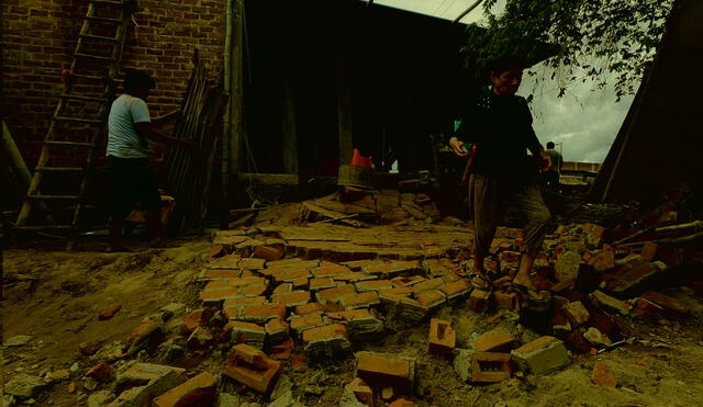 Pared de la casa de la familia Leyva Mondragón, del caserío Culpón Bajo, se desplomó. Foto: Clinton Medina/ La República