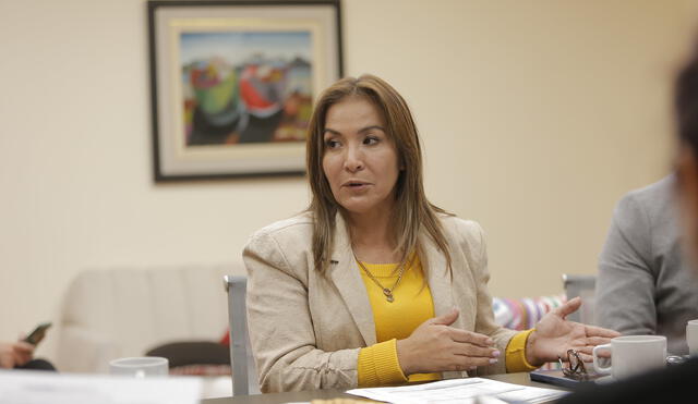 Parlamentaria contrató a Camila Mantilla, novia de su hijo Jeffrey Marrufo Ruíz. Foto: Congreso / Vídeo: Punto Final