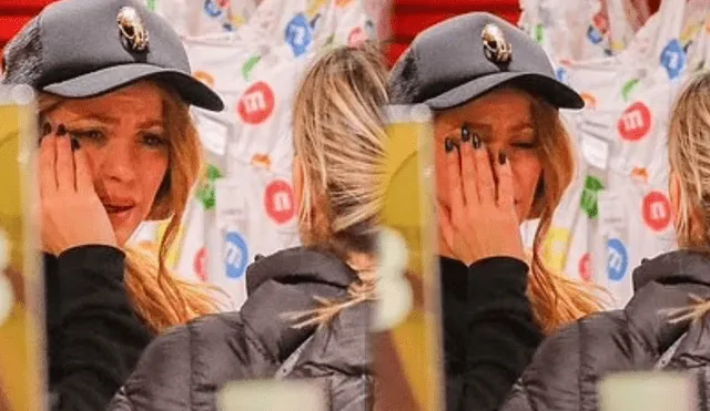 Shakira llora a las afueras de una conocida tienda de un establecimiento comercial. Foto: composición LR/@KevinPrt44/Twitter