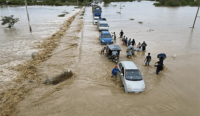 Fuertes lluvias han afectado a buena parte de la población del país. Foto: Clinton Medina/La República