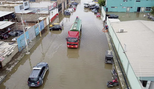 Desastre. El proceso de ejecución de la obra de rehabilitación de la avenida Francisco Cúneo, en Chiclayo, quedó paralizada. Así quedó después de las lluvias. Foto: difusión