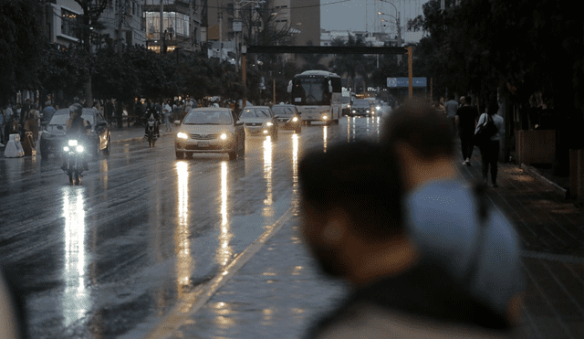 Frecuencia de fuertes lluvias inició la madrugada de este 14 de marzo. Foto: Gerardo Marín/La República