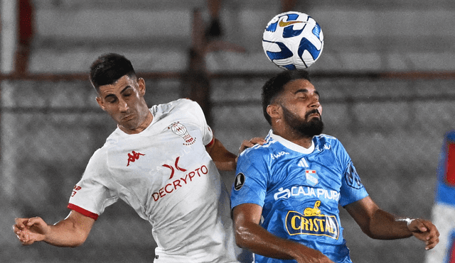 El ganador de la serie entre Cristal y Huracán irá a la fase de grupos de la Libertadores. ¿El perdedor? A la Sudamericana. Foto: AFP