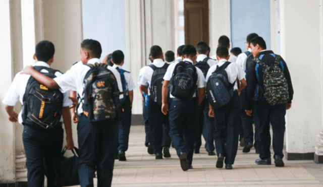 Colegios deberán comenzar clases presenciales solo si no han sido afectados por huaicos. Foto: difusión