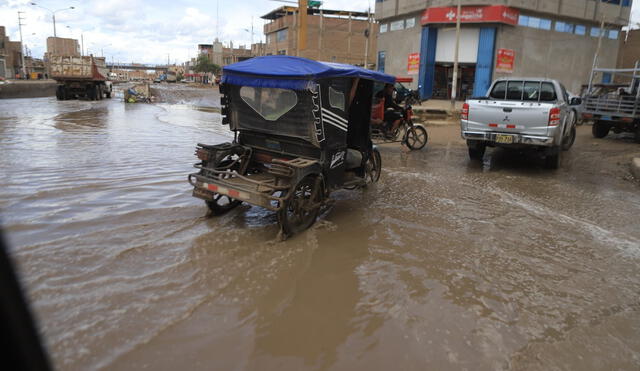 Vías no solo soportaron agua de lluvias, sino también desagüe en JLO. Foto: La República