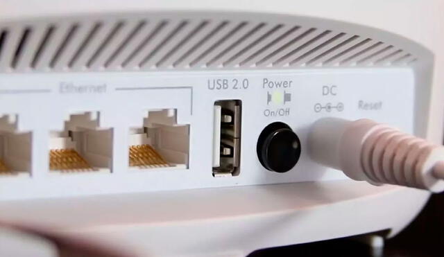 Puedes darle varios usos a este puerto USB del router. Foto: ADSLZone
