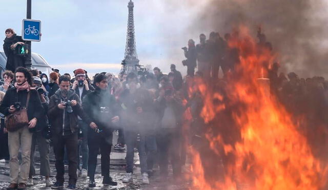 Protestas en Francia tras la aprobación de la impopular reforma de Macron. Foto: EFE