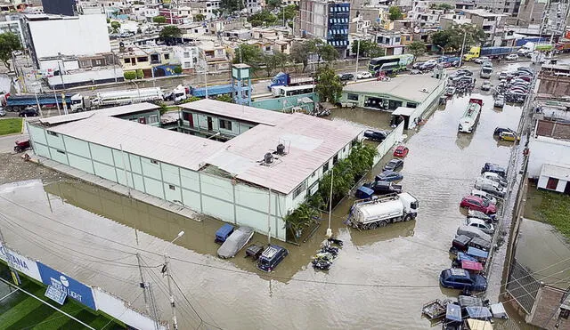 Tras lluvias por el ciclón Yacu, calles de Chiclayo como Francisco Cúneo se inundaron. . Foto: Clinton Medina/La República