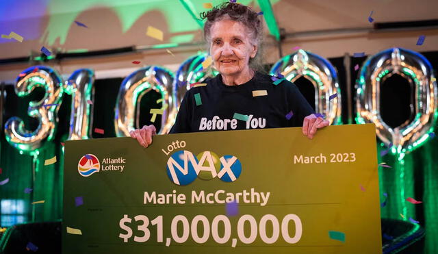 Marie McCarthy recibió el boleto ganador de la lotería como un regalo de cumpleaños. Foto: THE CANADIAN PRESS/HO-Atlantic Lottery