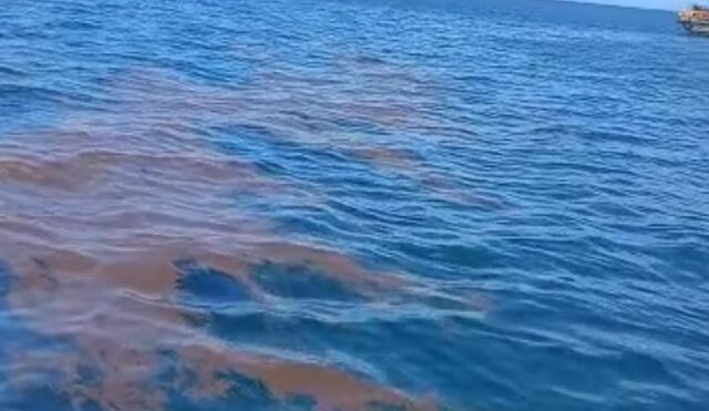 Los pescadores lamentaron el perjuicio ambiental que ocasiona el derrame de hidrocarburos. Foto: Juan Eca/Facebook