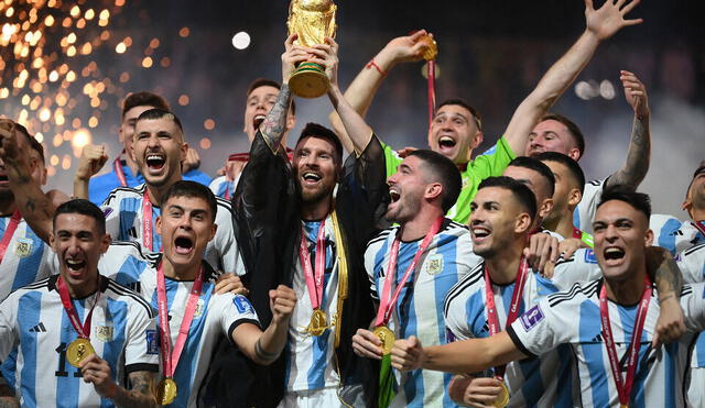 La Albiceleste se coronó campeona del mundo en Qatar 2022 tras ganarle a Francia en penales. Foto: AFP