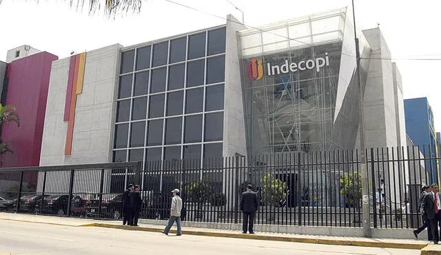 Institucionalidad. La lista de purga de Karin Cáceres, enviada por correo, incluye a profesionales con más de una década de línea de carrera en Indecopi. Foto: difusión