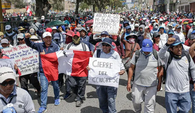 Pobladora de Puno exhortó a la ciudadanía a unirse a alzar su voz contra el Gobierno de Dina Boluarte. Foto: Rodrigo Talavera/ LR