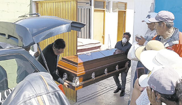 Espera. Cuerpos fueron llevados a Puno para su entierro. Foto: La República