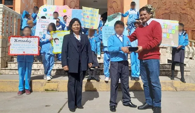 Equipo móvil fue entregado al gerente municipal de Huariaca. Foto: Municipalidad Distrital de Huariaca