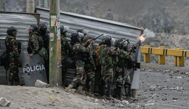 El estado de emergencia anunciado por Boluarte y Otárola a inicios de diciembre del año pasado permitió que las Fuerzas Armadas apoyen con el "control poblacional" a la Policía Nacional del Perú. Foto: Rodrigo Talavera/La República