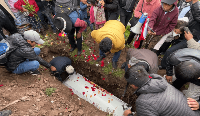 Entierro de joven muerto por represión policial en Cusco. Foto: Luis Álvarez/ URPI-LR.