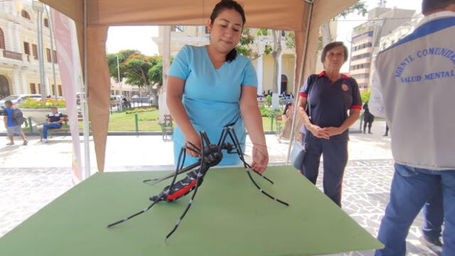 Personal de salud informa sobre medidas de prevención contra el dengue. Foto: La República