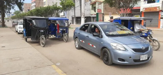 Mototaxis circulan por la avenida Leonardo Ortiz. Foto: La República